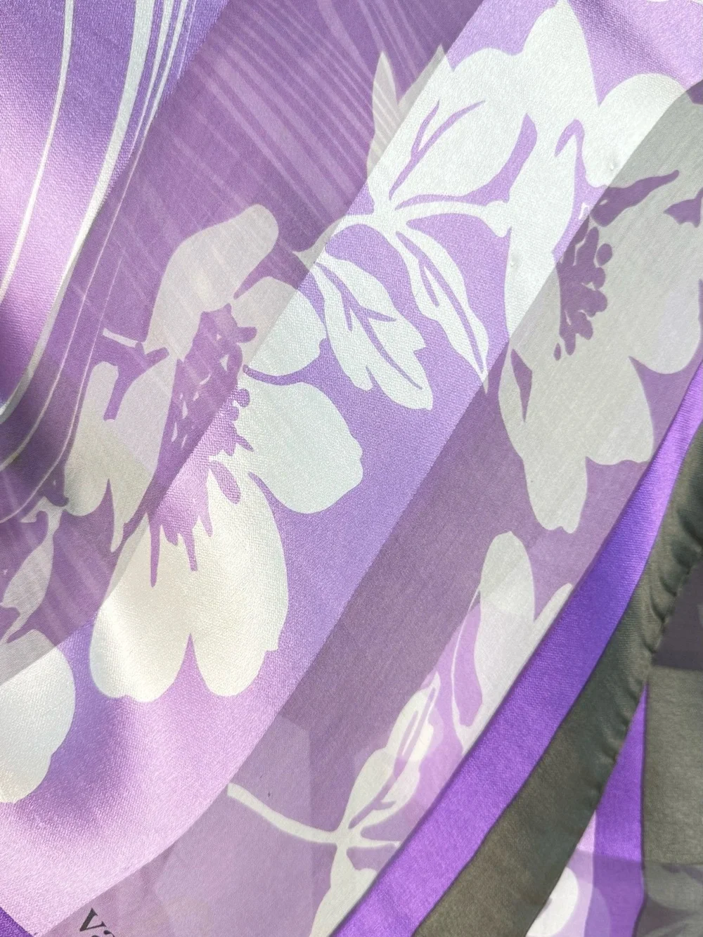 Vintage ca 1980-90, Valentino Lavender and Black Floral Silk scarf